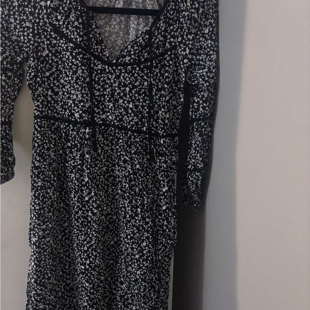Casual old navy Black and White Floral Dress